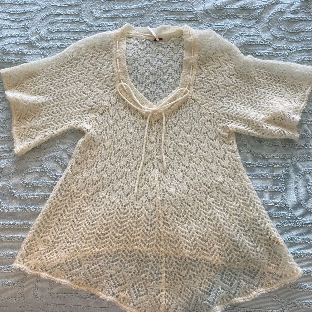 Beautiful mohair and sheep’s wool lightweight pull over sweater.